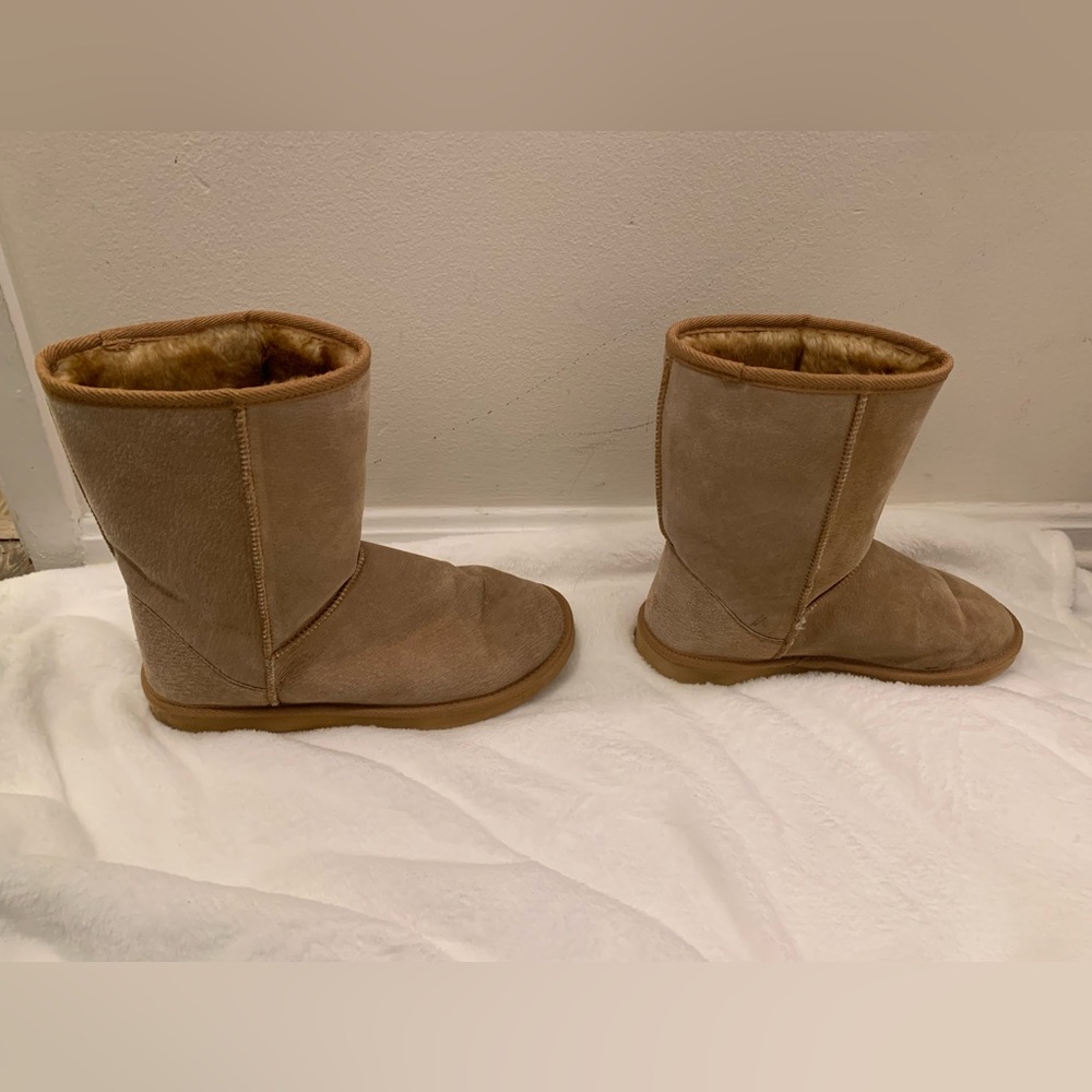 Unknown Brand Sherpa Boots, Approx Size 8.5-9, Tan, Women’s, Insulated, Winter